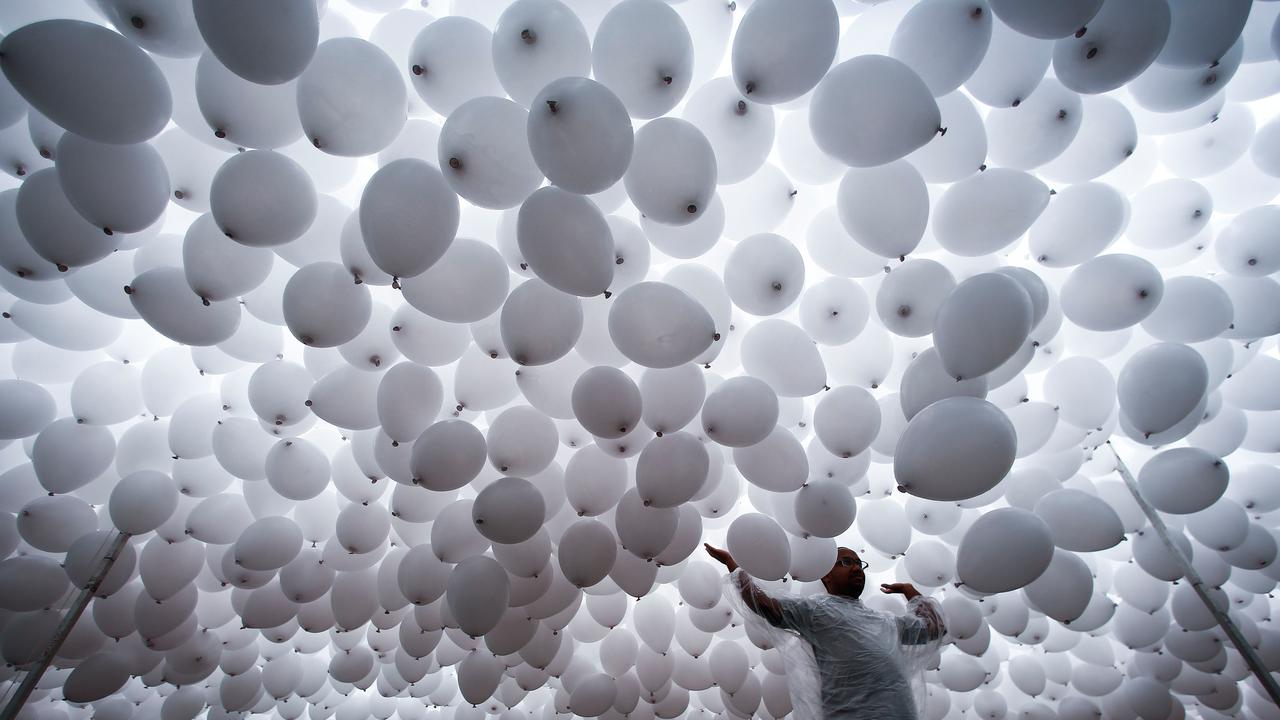 Ribuan Balon Dilepas di Langit Brasil