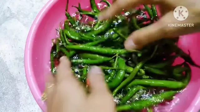 Tanpa Direbus Lebih Dulu, Begini Cara Bikin Sambal Hijau ala Rumah Makan Padang yang Wangi