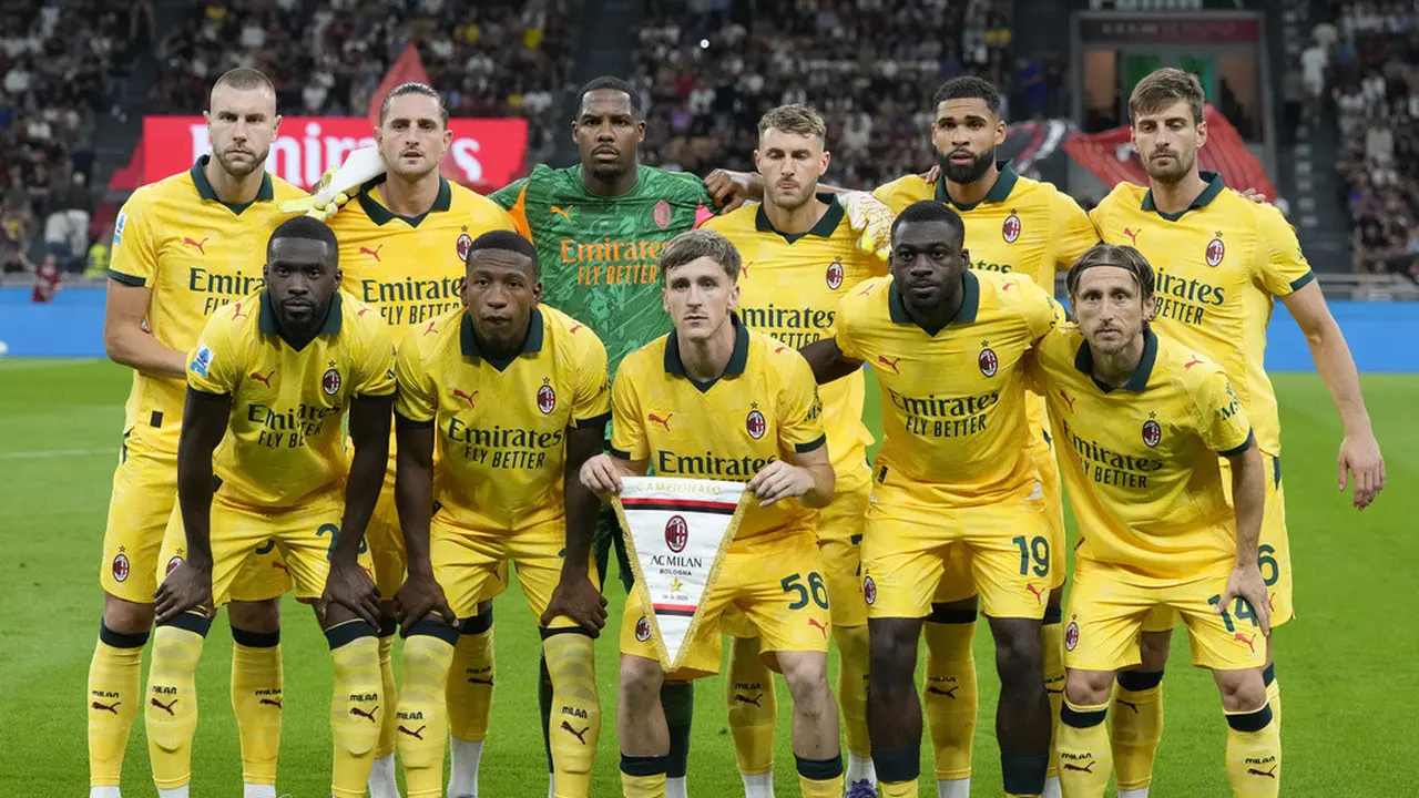 Starting XI AC Milan kala menjamu Bologna di pekan ketiga Serie A 2025/2026 di San Siro, Senin (15/09/2025). (AP Photo/Luca Bruno)
