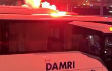 Viral Flare Menyala di Atas Bus Damri saat Suporter Rayakan Kemenangan Timnas U-19, Begini Faktanya