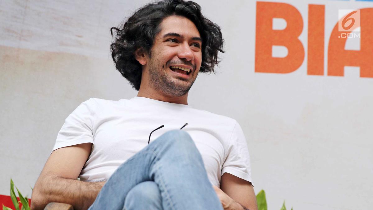 Reza Rahadian Bikin Fans Isyana Sarasvati Panas