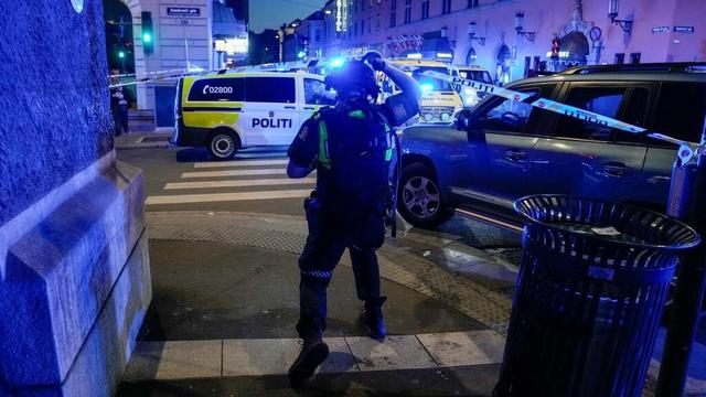 Polisi mengatakan penembakan di klub gay Oslo, Norwegia tampaknya dilakukan oleh satu orang dan seorang tersangka telah ditangkap. (Javad Parsa NTB/AFP)