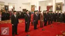 Dua anggota Komisi Yudisial (KY) dan 9 anggota Ombudsman saat mengikuti pelantikan di Istana Negara, Jakarta (12/2). Pelantikan tersebut berdasarkan Keputusan Presiden Nomor 20P Tahun 2016 untuk masa jabatan 2015-2020. (Liputan6.com/Faizal Fanani)