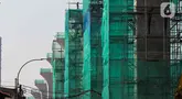 Pekerja menyelesaikan pembangunan proyek LRT Jakarta Fase 1B di kawasan Manggarai, Jakarta, Selasa (16/7/2024).  (Liputan6.com/Herman Zakharia)