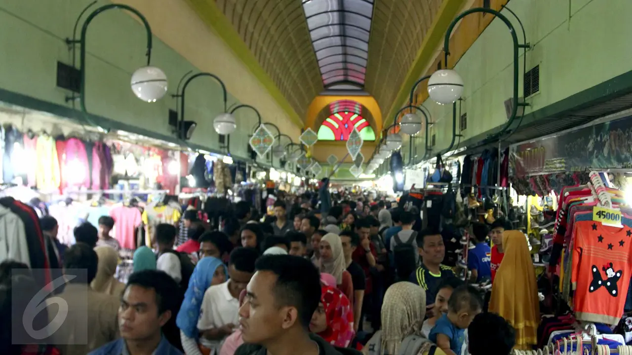 20150714-Transaksi Belanja di Mal Meningkat Menjelang Lebaran-Jakarta 1