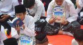 Sejumlah siswa melakukan kegiatan doa bersama saat peringatan Hari Santri Nasional 22 Oktober pada halaman sekolah di Yayasan Pendidikan Islam Al-Hidayah, Cinere, Depok, Jawa Barat, Rabu (22/10/2025). (merdeka.com/Arie Basuki)