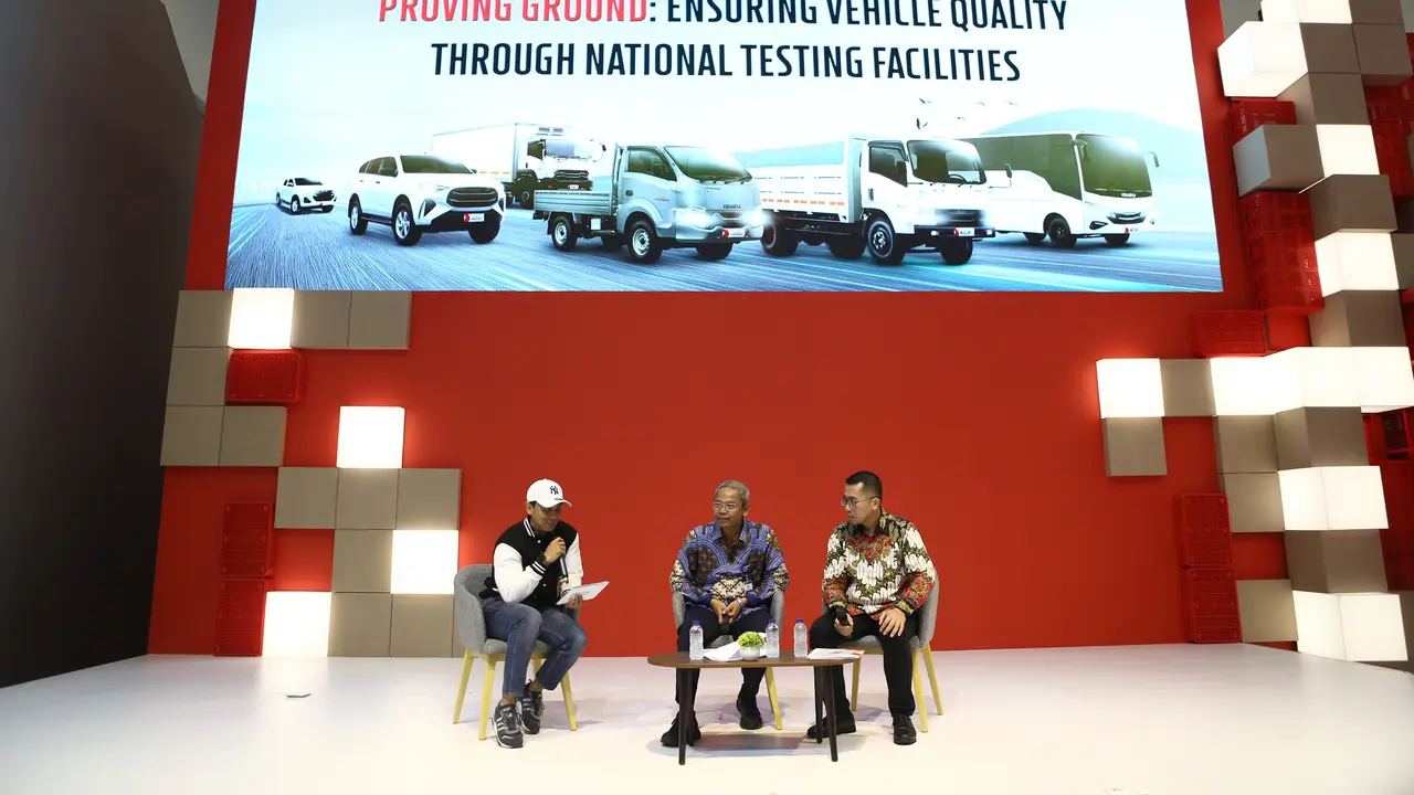 Diskusi “Ensuring Vehicle Quality Through National Testing Facilities” yang digelar bersama Kementerian Perhubungan di GIIAS 2025 (Isuzu)