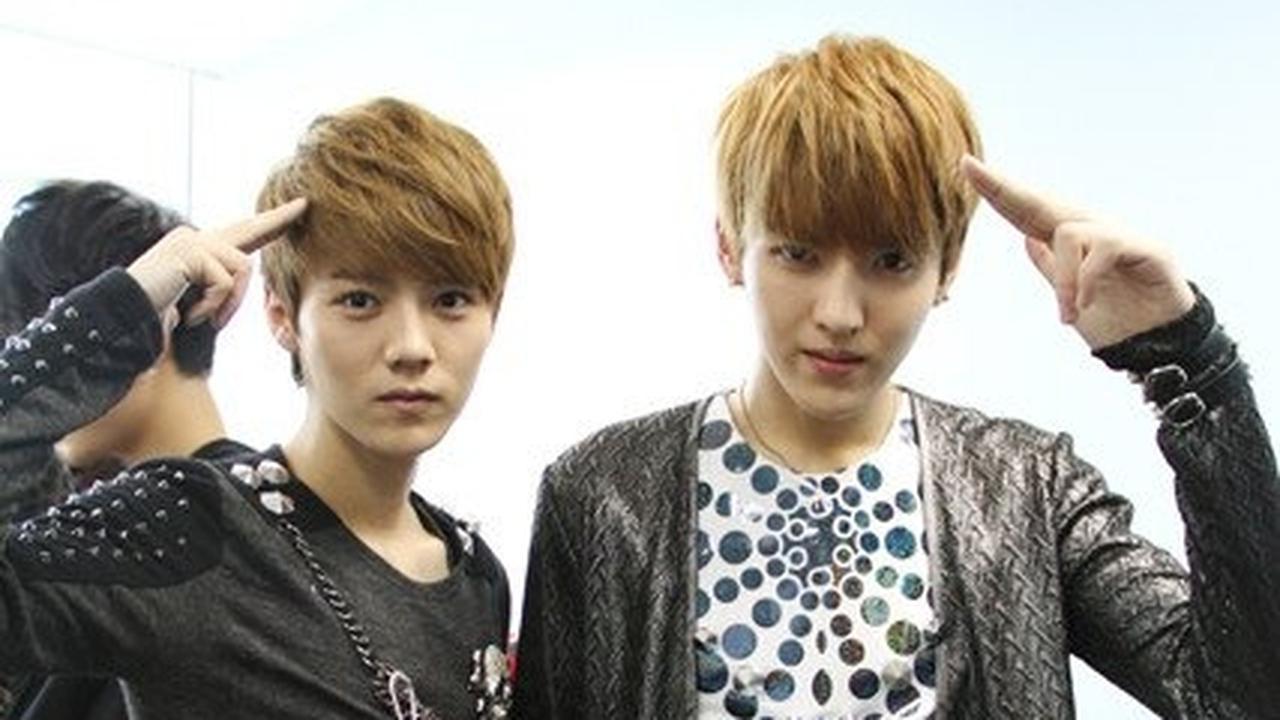  Kris dan Luhan EXO Akhirnya Reunian di Sebuah Acara Tiongkok