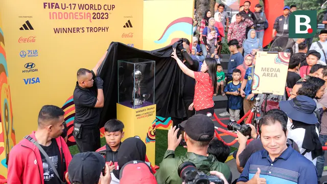 Foto: Kemeriahan Rangkaian Acara Trophy Tour Experience Piala Dunia U-17 2023 di Bandung, Ada Bintang Dangdut Hingga Legenda Persib