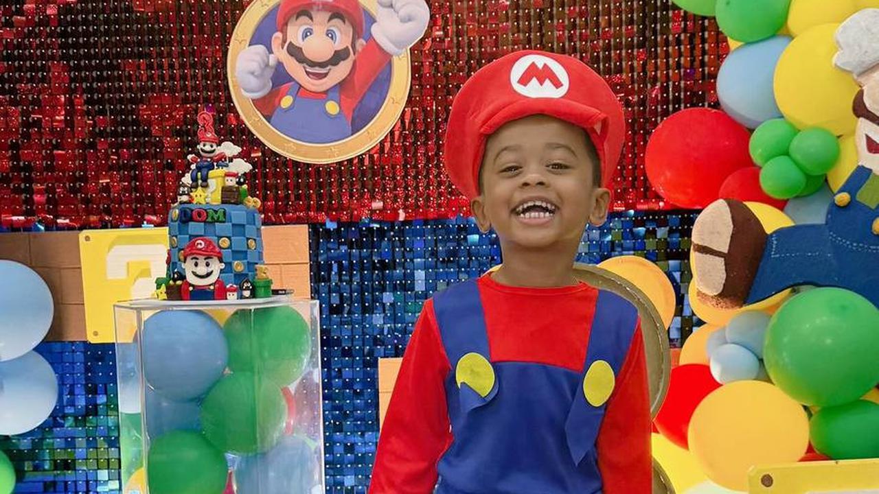 Pakai Kostum Super Mario