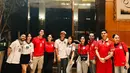 Tampak pula couple selebriti lainnya seperti El Rumi dan Syifa Hadju yang juga kembaran pakai jersey timnas merah. Serta Al Ghazali dan Alyssa Daguise yang juga pakai jersey warna senada. [@havizadevianjani].