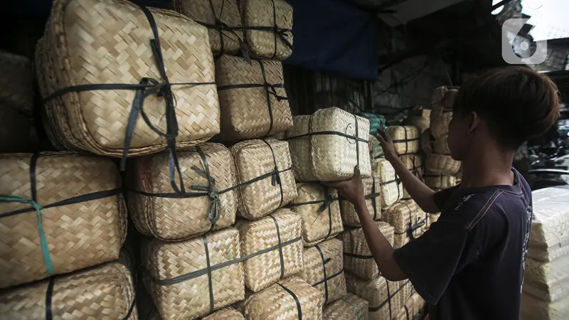 Penjualan Besek Bambu Meningkat