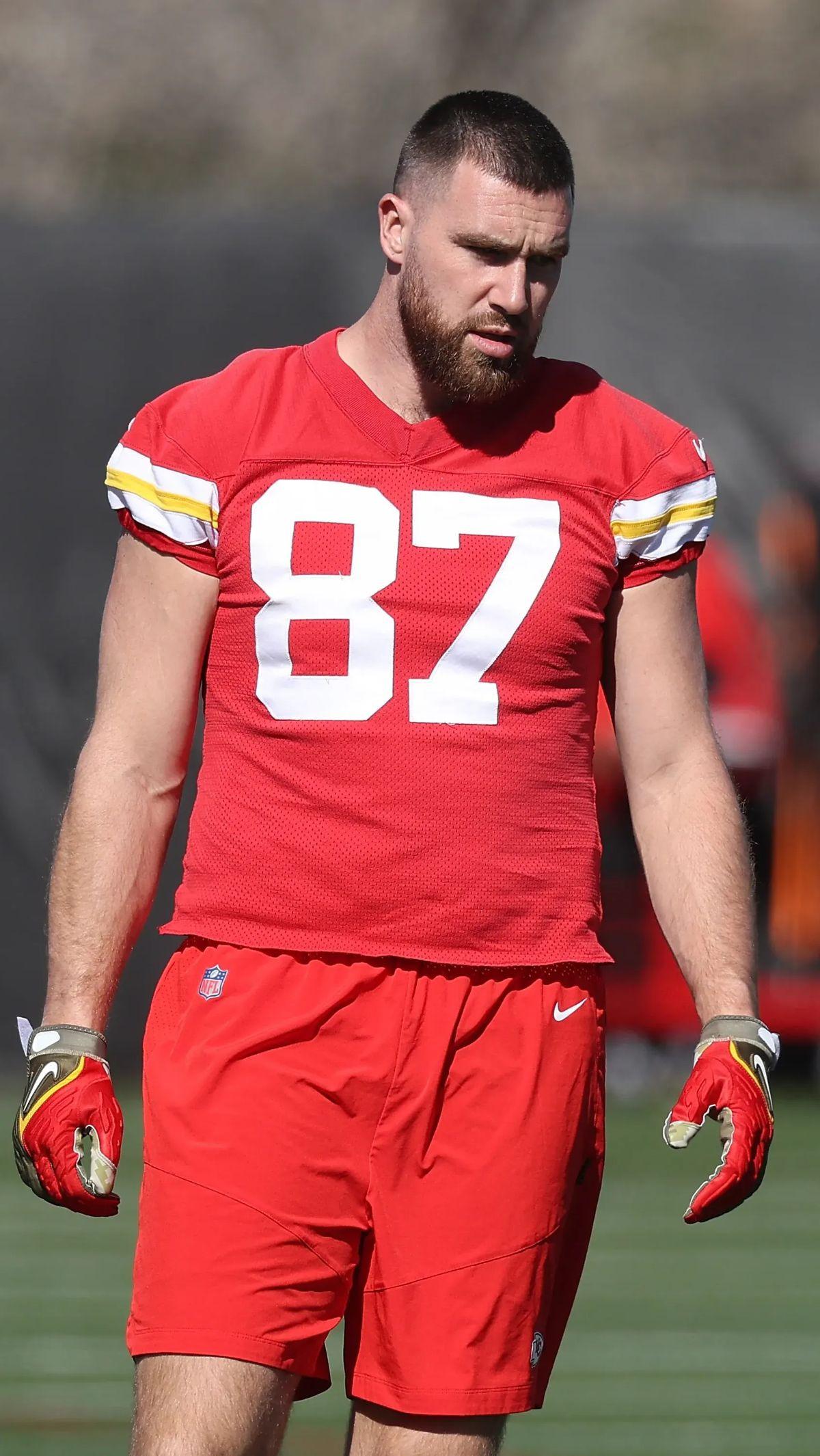 Profil Travis Kelce: Bukan Hanya Atlet Football
