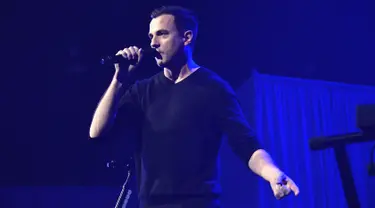 Tommy Page saat menyanyi dalam acara Lexus Pop Up Seri Concert di Costa Mesa, California, AS (19/11/2014). Penyanyi yang ngetop dengan sejumlah hits di akhir tahun 1980-an ini dikabarkan meninggal dunia. (Araya Diaz/Getty Images for Pandora/AFP)