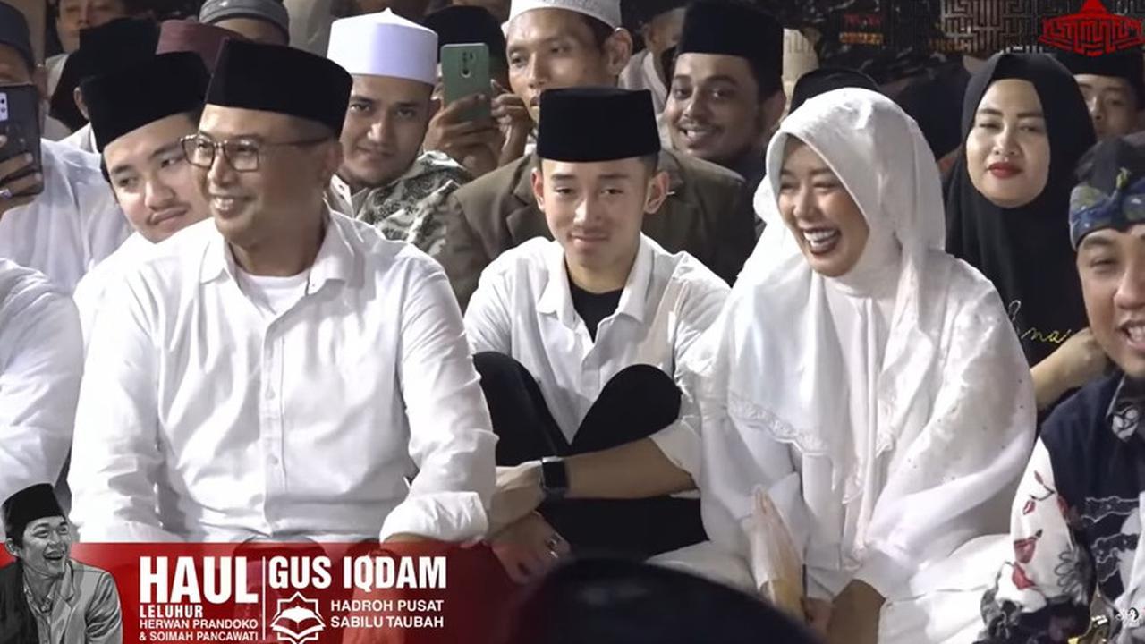 Irfan Hakim kemudian melanjutkan ceritanya kepada Gus Iqdam. Menurut Irfan Hakim, Soimah menjadi tempat curhat para artis.<br>