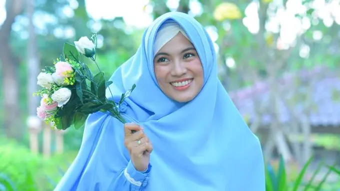 [Bintang] Ramadan 2018, Hindari Rambut Lepek Saat Tertutup Hijab dengan Perawatan Rambut yang Simpel Ini