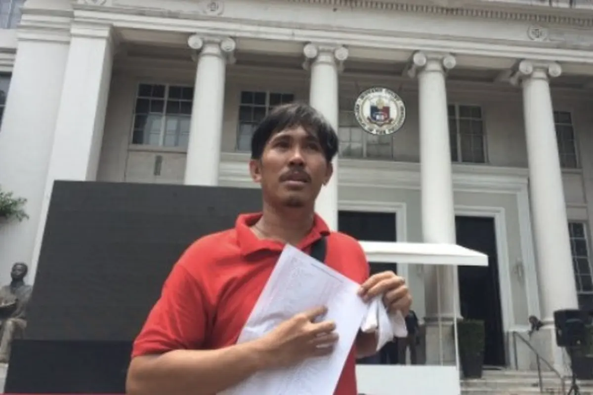 Inspiratif, Penyapu Jalan Usia 35 Tahun Berhasil Jadi Pengacara