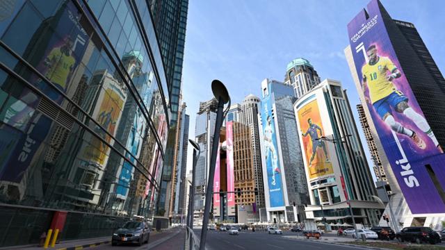 Jelang FIFA World Cup 2022, Wajah Neymar Hingga Messi Menghiasi Gedung-Gedung di Qatar