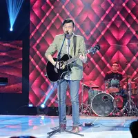 Ajang bergengsi musik battle Vidio.com sudah tiba saatnya untuk grand final, para finalis pun memberikan penampilan sebaik mungkin agar dewan juri terpukau dengan penampilan mereka. (Desmond Manullang/Bintang.com)