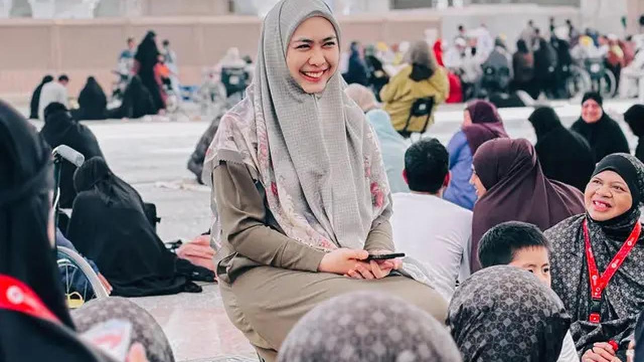 Pesan Terbuka Oki Setiana Dewi untuk Yang Gagal Naik Haji Tahun Ini: Allah Sudah Catat Niat Muliamu