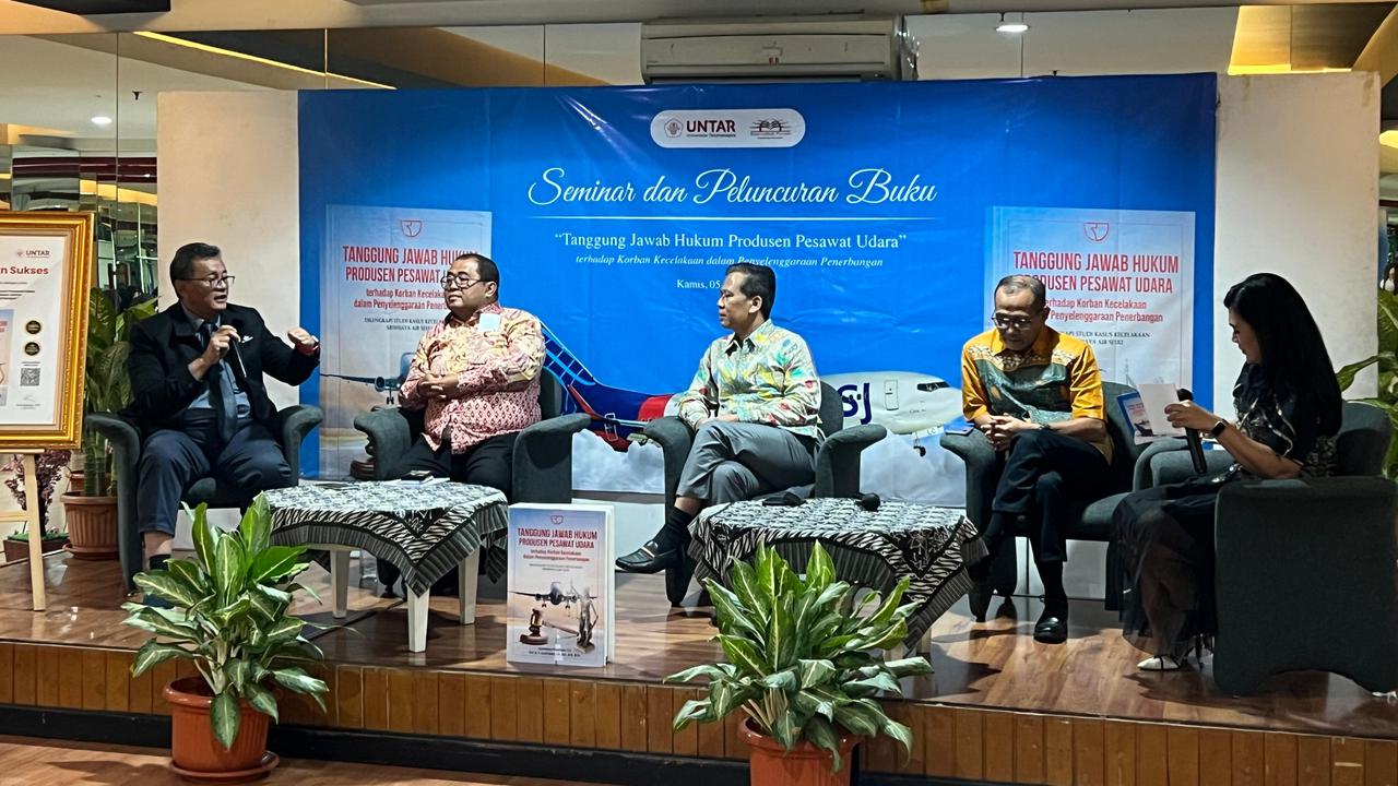 Lewat Buku, Praktisi Hukum Penerbangan Edukasi Konsumen tentang Hak dan Perlindungan Korban Pesawat