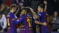 Para pemain Barcelona merayakan gol yang dicetak Luis Suarez. (AFP/Benjamin Cremel)