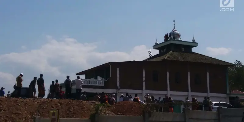 Pembongkaran Masjid di Tengah Tol Semarang