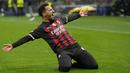 Pemain AC Milan, Ismael Bennacer melakukan selebrasi setelah mencetak gol ke gawang Napoli pada laga leg pertama perempat final Liga Champions 2022/2023 melawan Napoli di San Siro, Milan, Kamis (13/04/2023) dini hari WIB. (AP Photo/Luca Bruno)