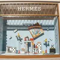 Louis Vuitton tengah menghadapi penyelidikan hukum di Belanda terkait dugaan praktik pencucian uang, sementara Hermès mengambil langkah proaktif dengan memperkenalkan aturan baru yang lebih ketat bagi para kliennya. [Pexels/emrecan].