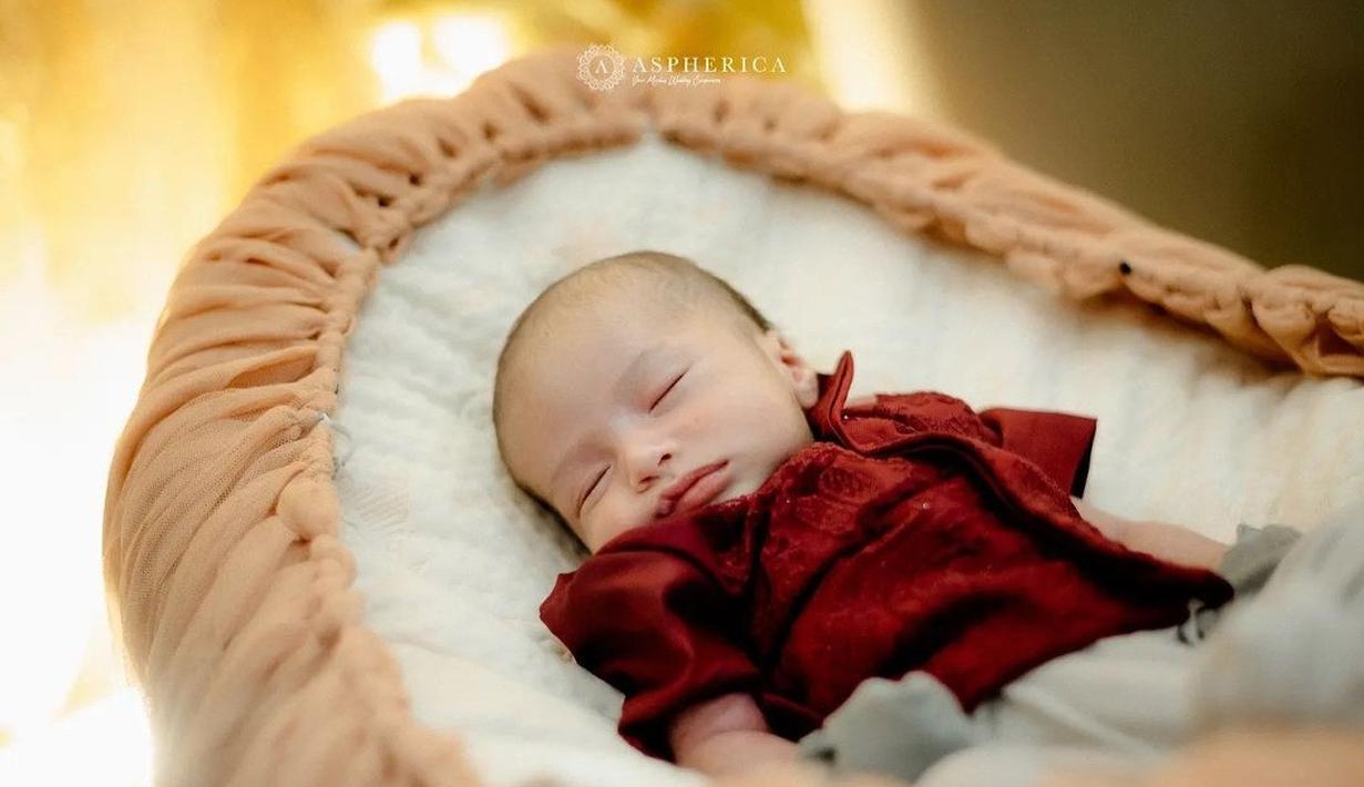 Vebby Palwinta Gelar Aqiqah, Hidung Mancung Anak Kedua Jadi Sorotan