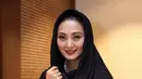 "Alasan karena film ini buat saya sangat bagus ceritanya, ringan tapi maknanya dapat. Alhamdulillah bersyukur kepada Allah bisa bergabung di sini," kata Della Puspita. (Nurwahyunan/Bintang.com)