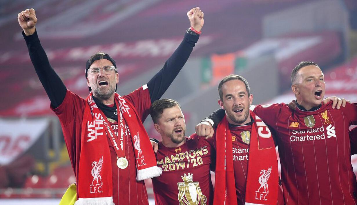 Juru taktik asal Jerman itu berhasil mengakhiri puasa gelar liga Liverpool yang telah berlangsung selama 30 tahun. (Laurence Griffiths, Pool via AP)