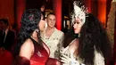 Nicki Minaj dan Cardi B terlihat akur di Met Gala meski rumor permusuhan santer tersebar. (Kevin Mazur/MG18/Getty Images for The Met Museum/Vogue)