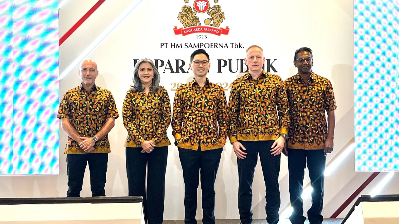 Presiden Direktur PT HM Sampoerna Tbk (HMSP), Ivan Cahyadi, pada paparan publik hasil kinerja Semester I 2024 di Jakarta, Senin (29/7/2024). (Pipit/Liputan6.com)