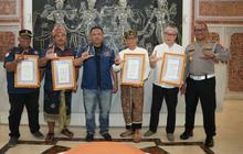 Sinergi Jaga Lalin, Kakorlantas Polri Ganjar Penghargaan untuk Tokoh Komunitas Bali