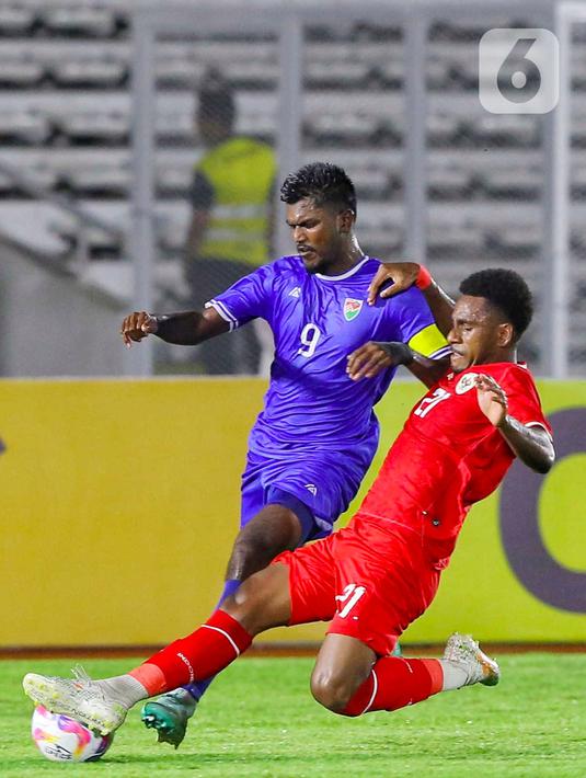Butuh kemenangan di laga perdana, timnas Indonesia U-20 terus menggedor pertahanan Maladewa. (Liputan6.com/Angga Yuniar)