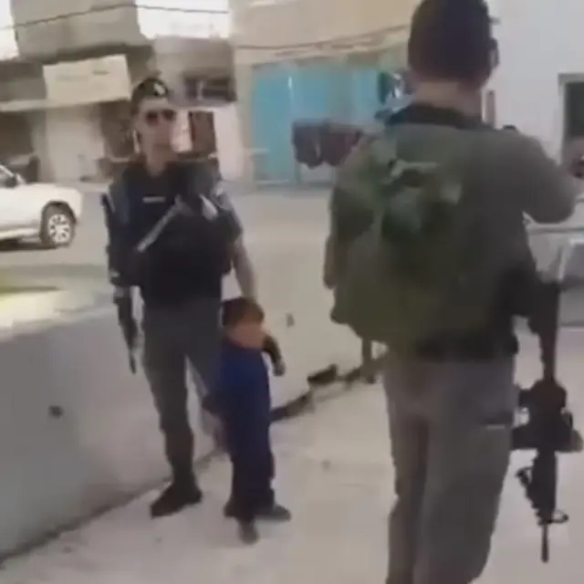 Momen tentara Israel tangkap anak Palestina berusia 2 tahun