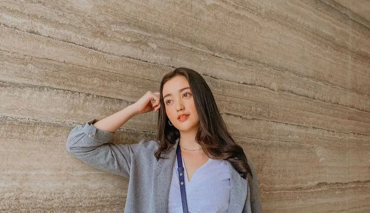 <p>Well, bagaimana menurutmu Sahabat Fimela. Setuju nggak gaya rambut baru Ranty Maria ini membuatnya terlihat lebih fresh? (Instagram/rantymaria).</p>