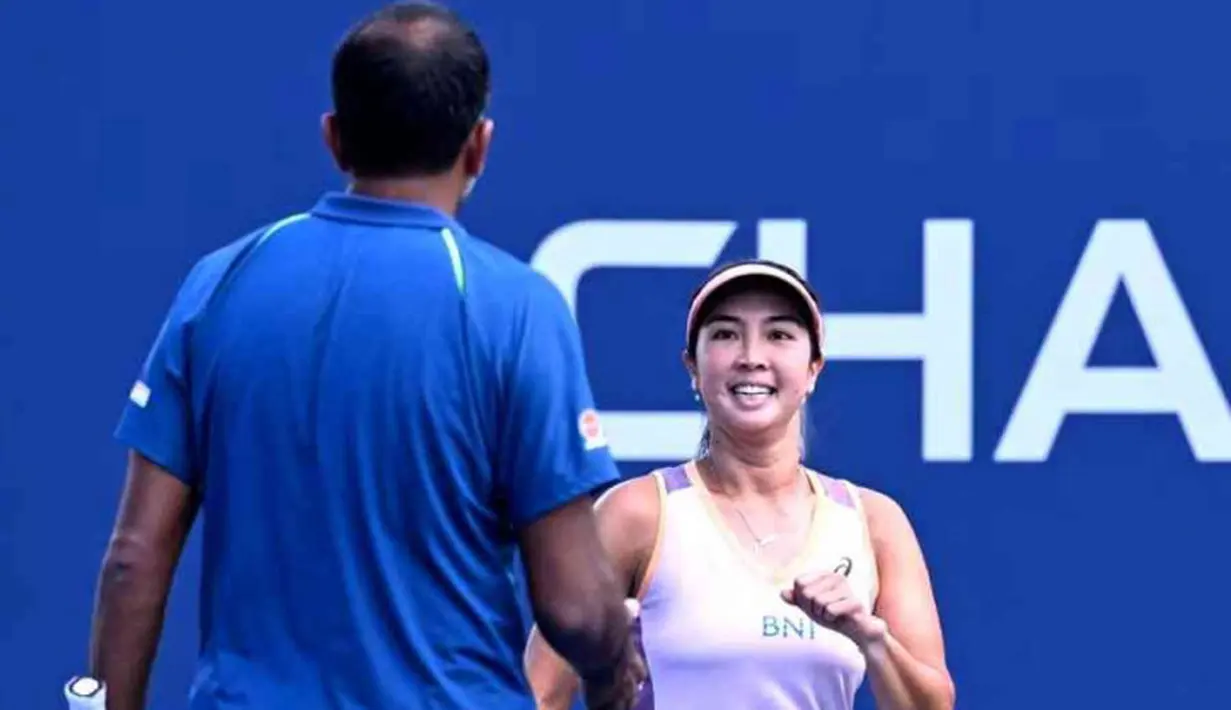 Selebrasi pasangan Aldila Sutjiadi/Rohan Bopanna setelah mencetak angka saat menghadapi pasangan Barbora Krejcikova/Matthew Ebden dalam laga perempat final turnamen tenis Grand Slam US Open 2024 di court 5 USTA Billie Jean King National Tennis Center, New York City, Amerika Serikat, Selasa (3/9/2024) dini hari WIB. (USopen.org/Rhea Nall)