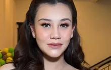 Cantik dan Menawan, Potret Aaliyah Massaid Pilih Pakai Model Dress Panjang Warna Emas 2025 yang Terlihat Elegan