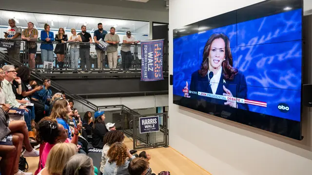 Antusiasme Masyarakat AS Saksikan Debat Perdana Donald Trump-Kamala Harris