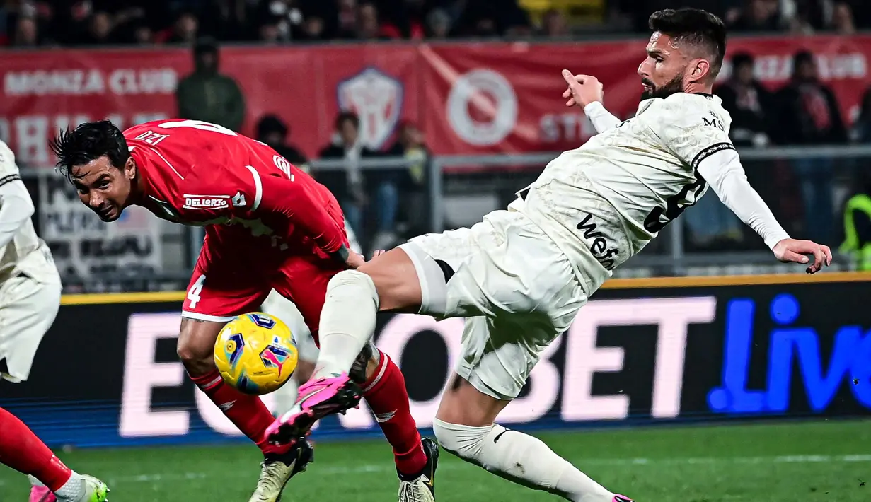 Berhadapan dengan AC Milan, Monza tampil agresif. (Piero CRUCIATTI/AFP)