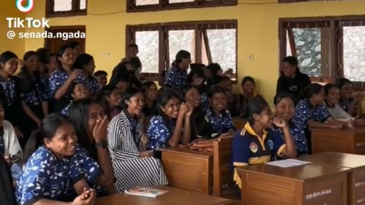 Momen Perpisahan Mahasiswa KKN UGM dengan Warga Desa di NTT Ini Viral, Bikin Haru