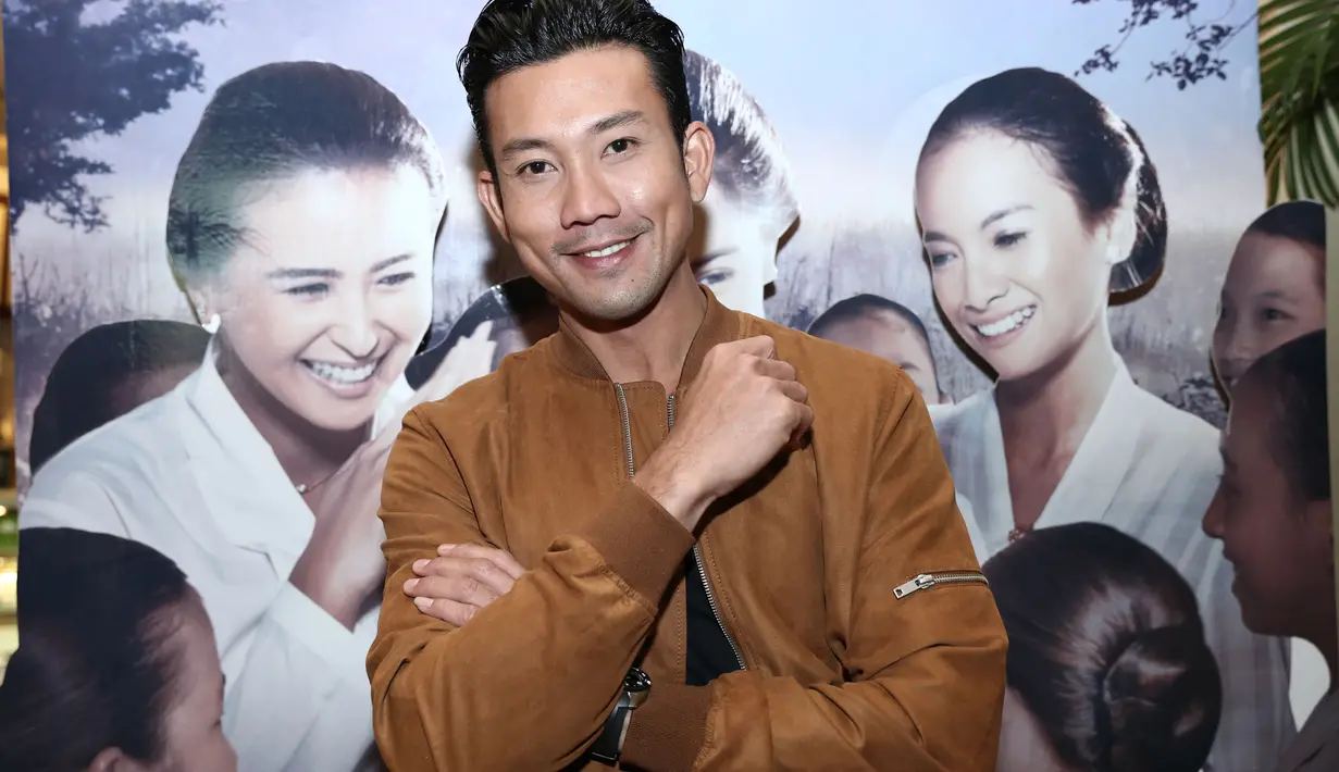 "Aku juga bikin PH sama teman garap video-video pendek. Sama nanti mulai bikin channel youtube," ucap Denny Sumargo. (Galih W. Satria/Bintang.com)