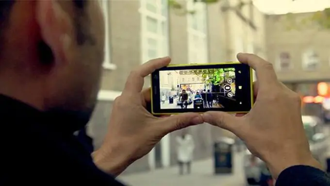 Memotret dengan kamera smartphone (appwrap.org)