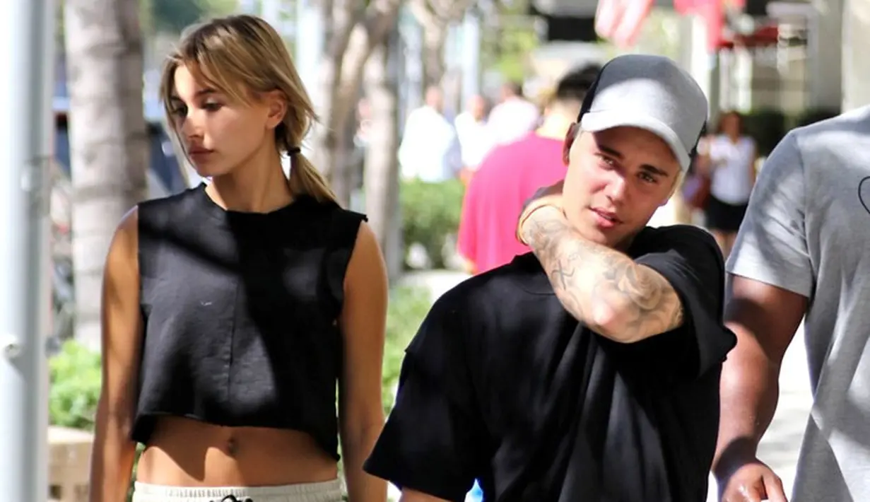 "Selena tahu Justin kembali dengan Hailey. Dan tentu saja hal itu menyakitkan," ujar sumber. (Vanity Fair)