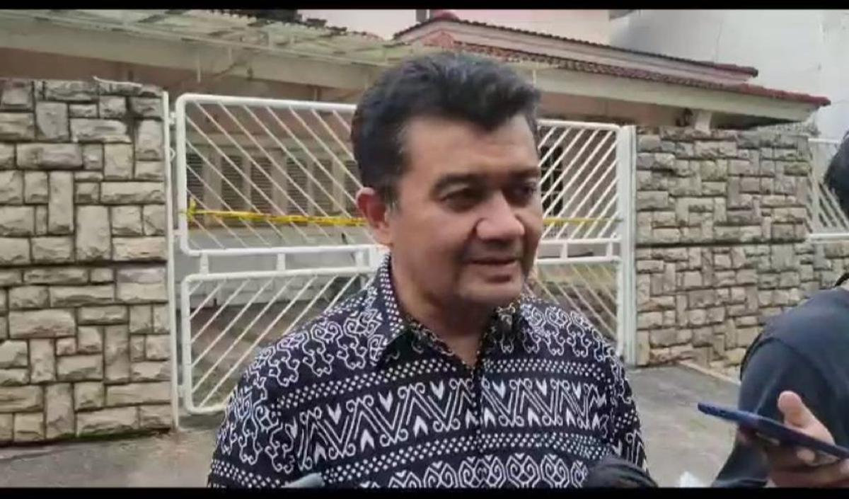 Reza juga mengingat kasus kematian satu keluarga yang ditemukan di kamar mandi di Pulomas. Namun kasus di Pulomas bukan disebabkan pembunuhan disertai perampokan.<br>