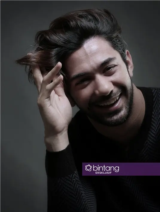 Reza Rahadian masih menyimpan banyak mimpi ke depan, tentu Reza akan setia memberikan yang terbaik bagi penggemar film Indonesia. Semangat belajarnya menjanjikan kualitas untuk setiap karya yang dilahirakannya. (Bambang E. Ros/Bintang.com)