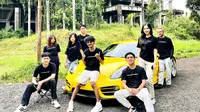 Para aktivis cuantainment berpose bersama CEO Cuantainment Josh Hartwick usai kegiatan edukasi publik tentang trading. Foto: liputan6.com/edhie prayitno ige&nbsp;