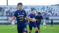 Foto: Persita Tangerang Ngamuk, Bobol Gawang Persik 3 Gol Tanpa Balas di BRI Super League